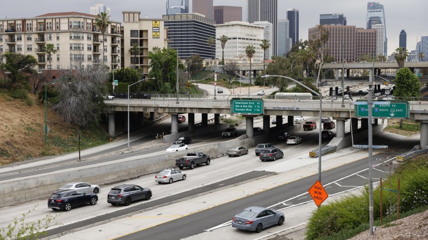 Кола без шофьор: Таксита роботи ще возят пътниците в Сан Франциско