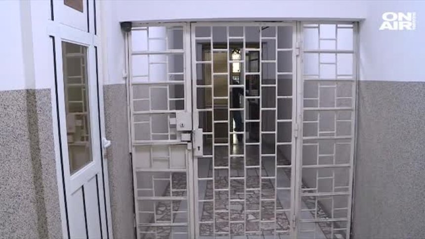 Арестуваха и уволниха трима надзиратели от Варненския затвор