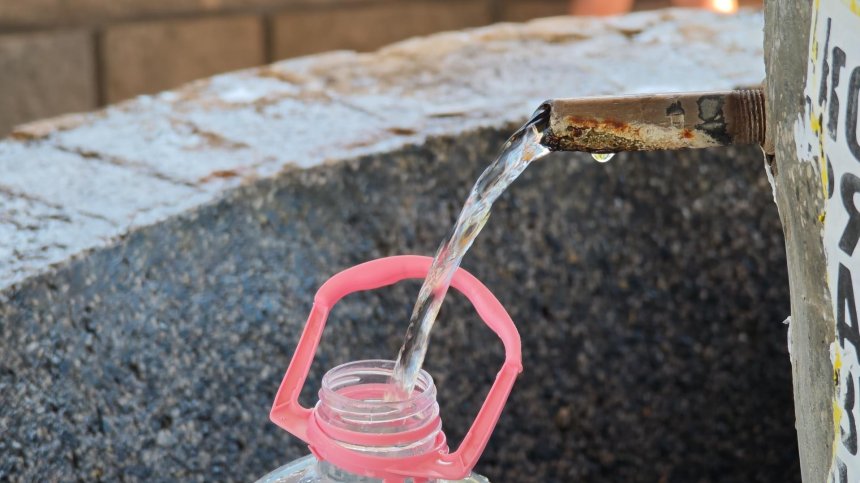 33 120 литра бутилирана вода от държавния резерв за село Никюл