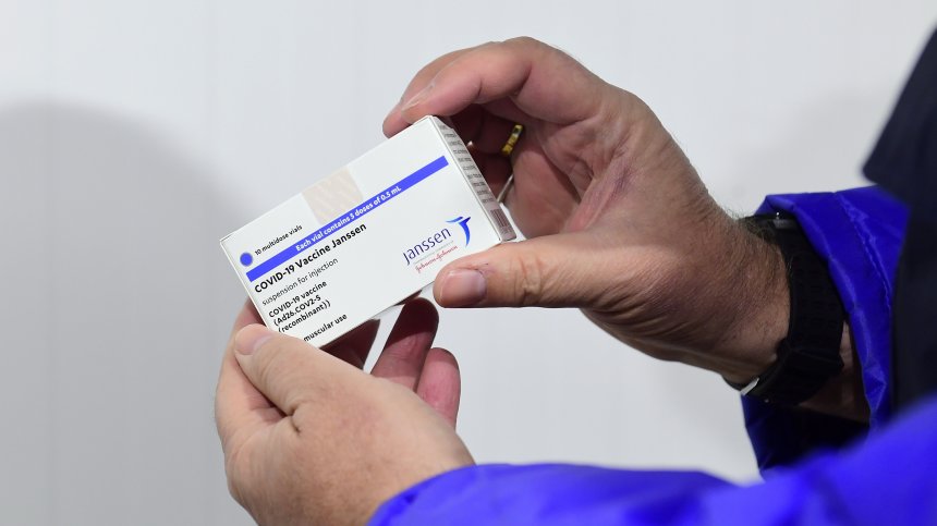 ЕК няма да поднови договорите с AstraZeneca и Johnson & Johnson
