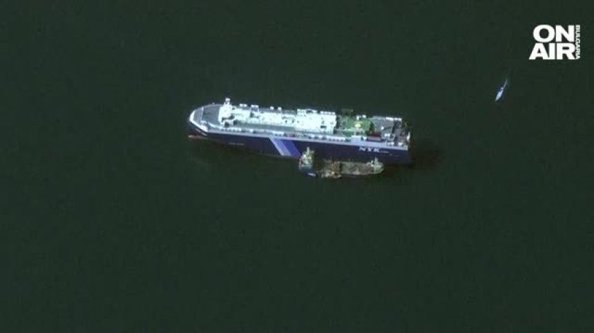 Нови кадри на отвлечения преди 10 дни кораб Galaxy Leader