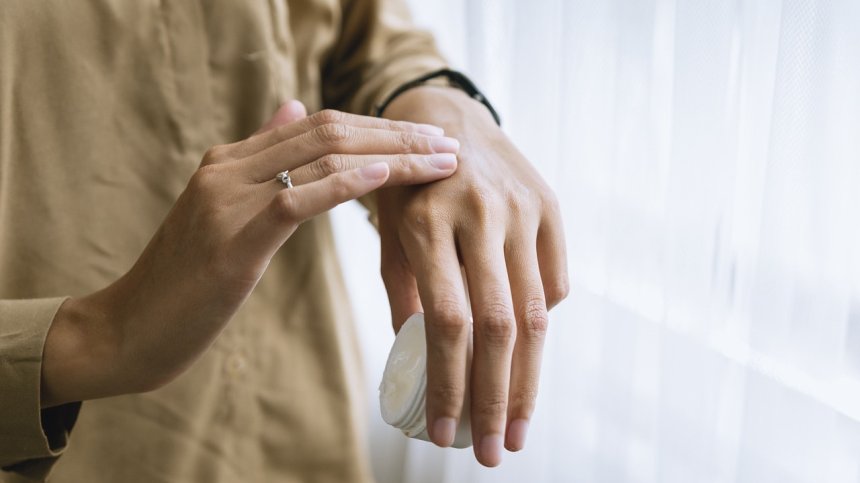 Вредните навици в ежедневието, които дехидратират кожата ни