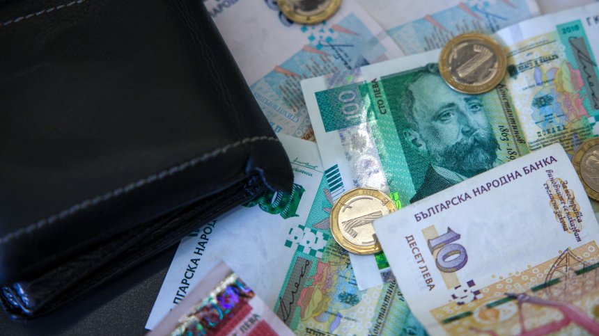 НСИ: Жените в България получават средно с 12,6% по-ниски заплати
