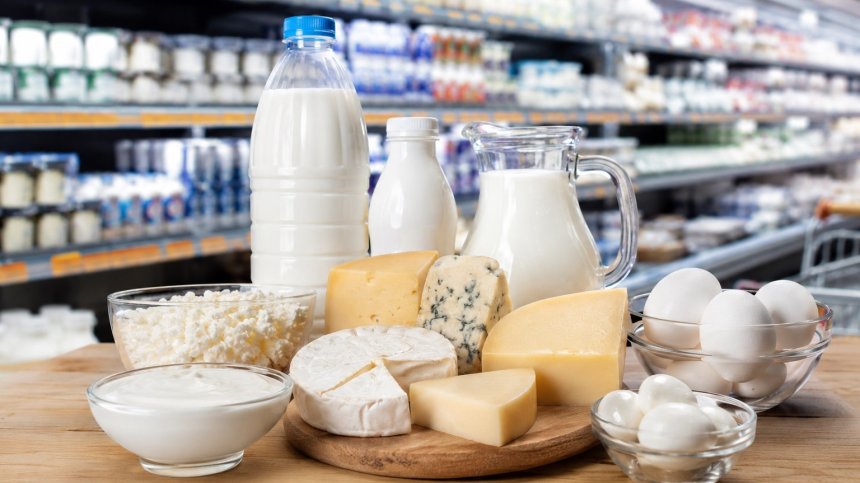 Цените на млечните продукти: Производителите изнемогват, надценките в магазините растат