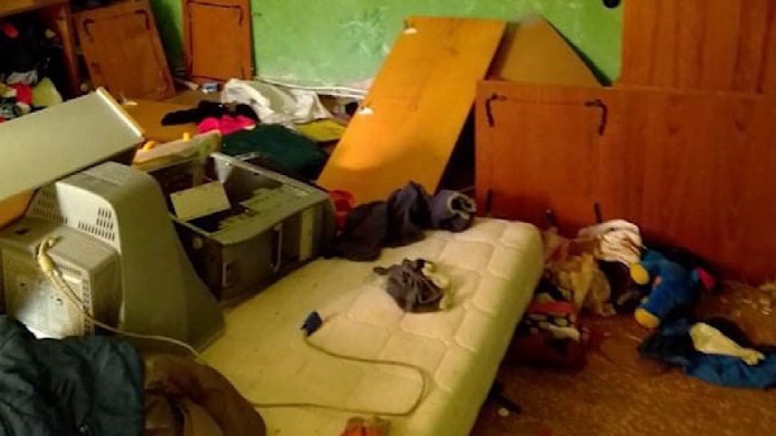 Мъж отстъпи къщата си на многодетно семейство, оставиха му куп дългове