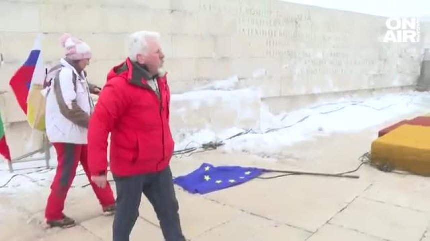 До 2 години затвор и 3 хил. лв. глоба за мъжа, осквернил знамето на ЕС