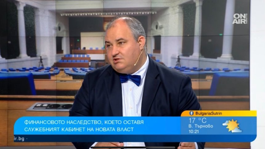 Икономист: Разходите растат по-бързо от приходите, нужни са нови дългове