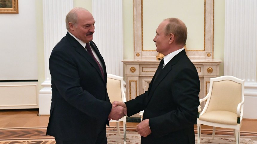 Путин и Лукашенко стиснаха ръце за по-тясно икономическо сътрудничество