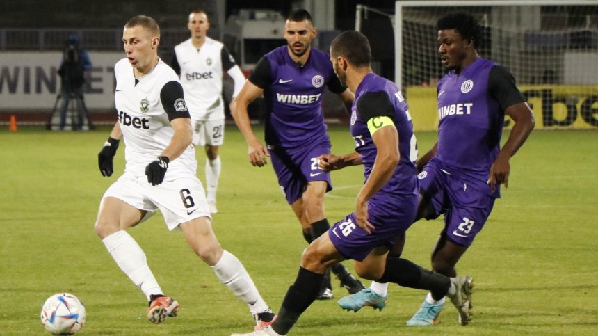 "Лудогорец" разгроми "Етър" с 4:0 и се изкачи на трето място в класирането