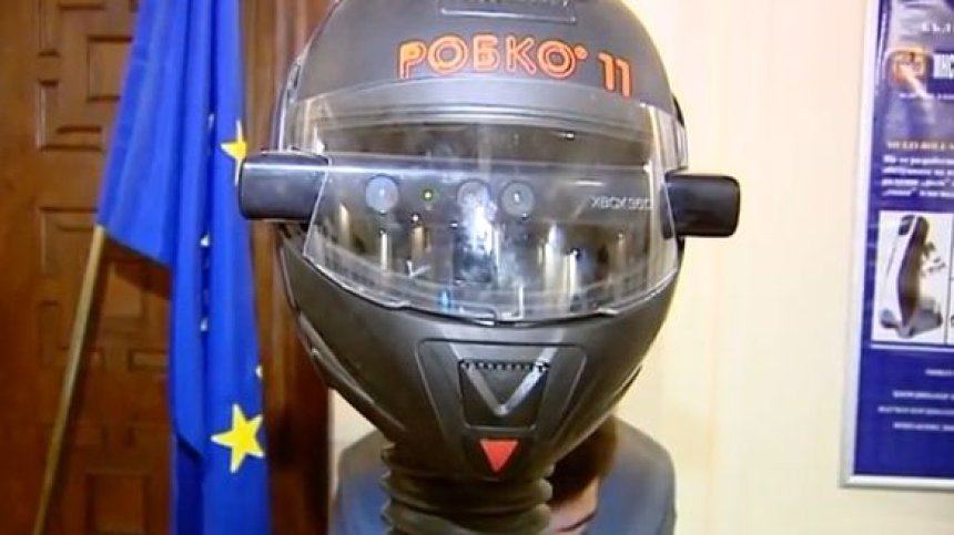 Роботи помагат на възрастни хора