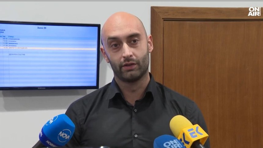 Тримата задържани след публичния бой в столичен мол остават в ареста