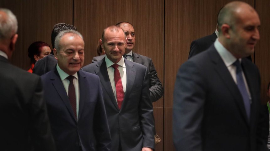 Румен Радев и Гълъб Донев на среща за бъдещето на енергетиката