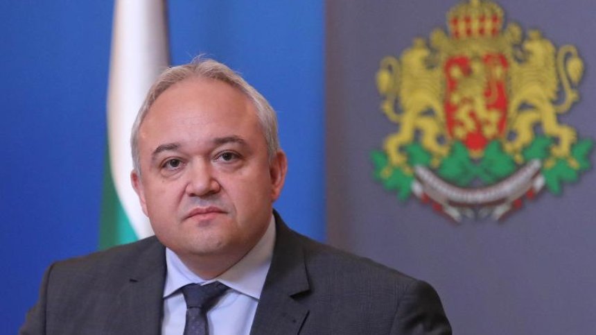 Протоколът за бомбените заплахи ядоса учителите, настояват Демерджиев да го прецизира 