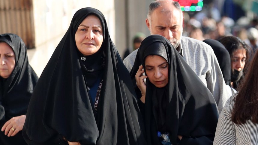 Иранска тийнейджърка е в мозъчна смърт заради неправилно носене на хиджаб