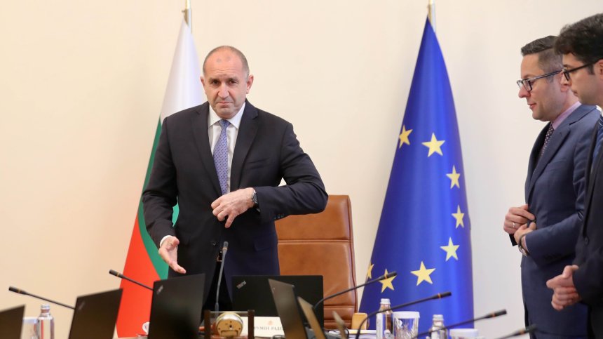 Първа визита: Румен Радев се среща с германския канцлер Фридрих Мерц в Берлин
