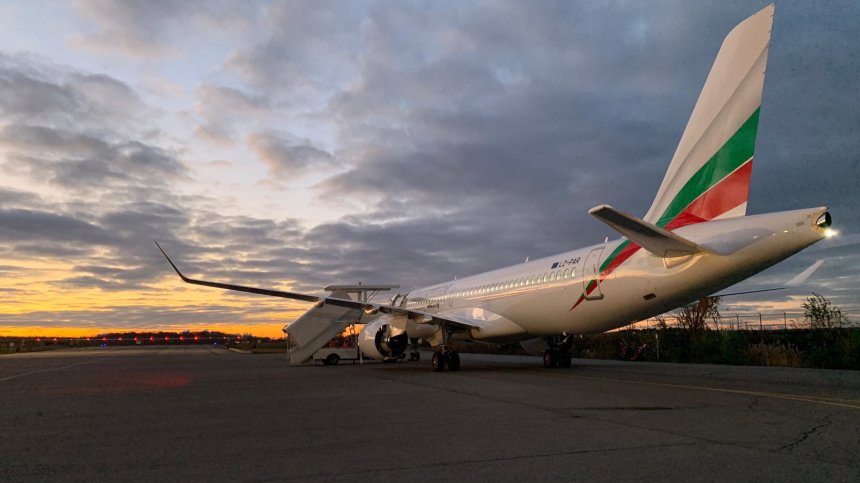 "България Еър" посреща третия си самолет Airbus A220-300 в своя флот