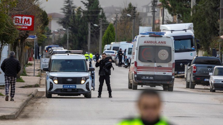 Седем полицаи в Турция са ранени при антитерористична операция