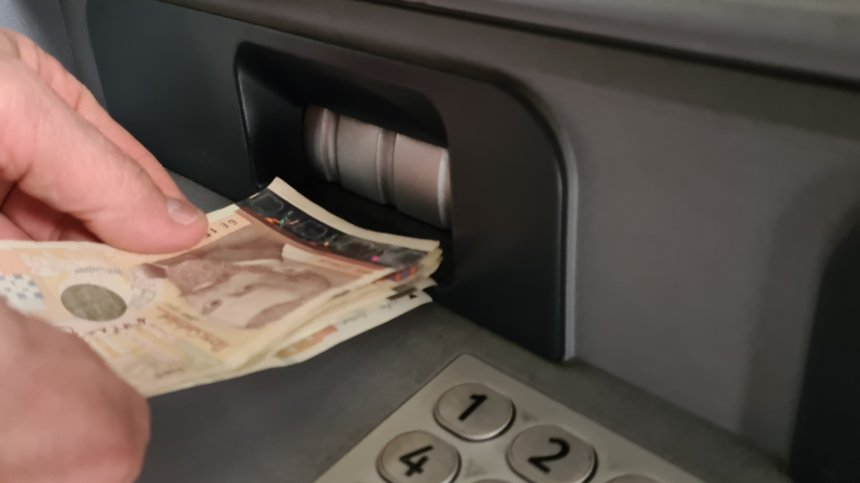 Банкоматите спират на 31 декември: Замразяват теглене на пари и плащане с карта