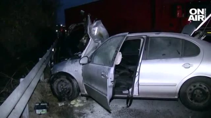 Пиян шофьор се заби в камион на пътя Русе - Бяла, колата му пламна
