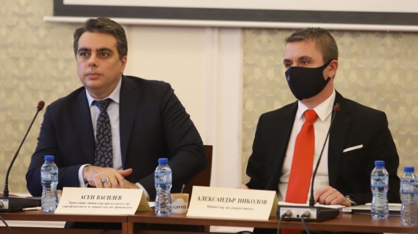 Министрите Асен Василев и Александър Николов са на командировка в САЩ