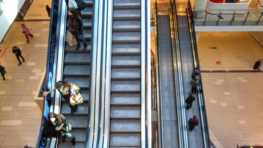 Ученичка скубе и блъска друго момиче в столичен търговски център, ДАЗД се самосезира