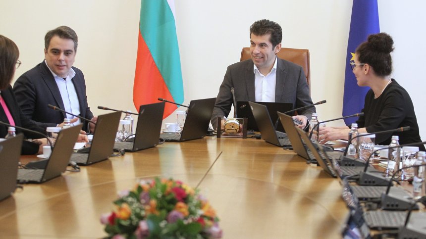 Министерски усмивки на петъчното правителствено заседание