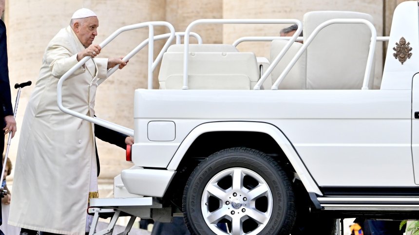 Папа Франциск отмени пътуването си до Дубай заради белодробно възпаление