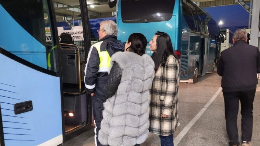 На лов за нелегални екскурзии, щателни проверки на автобуси при ГКПП "Лесово"