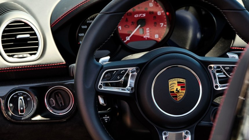 Ръчни скорости спасиха скъпо Porsche от кражба (+ВИДЕО)