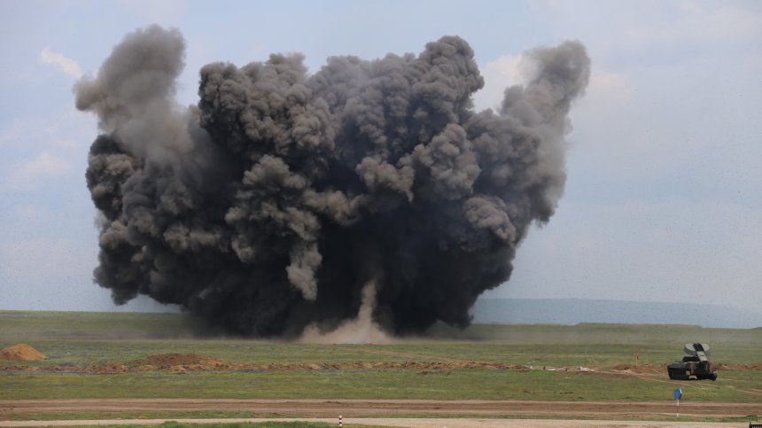 Ранени хора при сериозна експлозия на военен полигон в Чехия