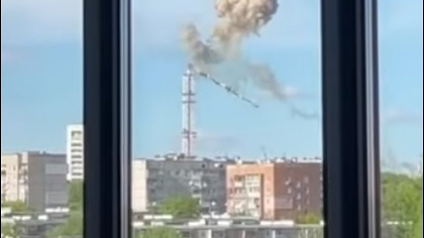 Русия порази телевизионната кула в Харков, върхът падна