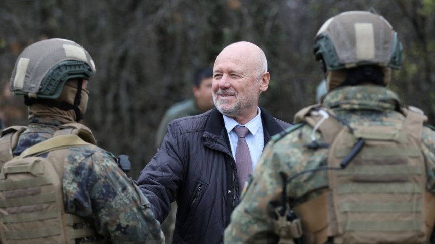 Тагарев: Ценя високо усилията на армията, спираща нелегалните мигранти