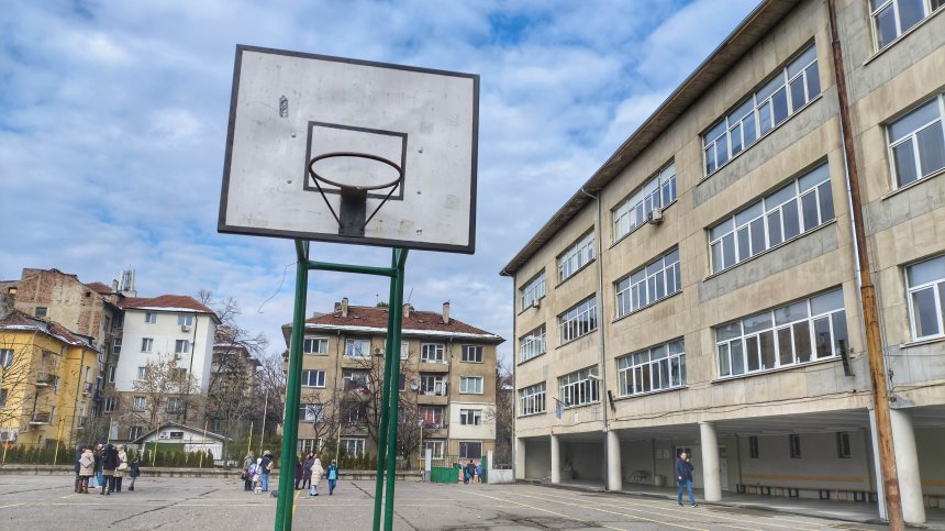 Защо децата на приемните родители са подигравани и изолирани