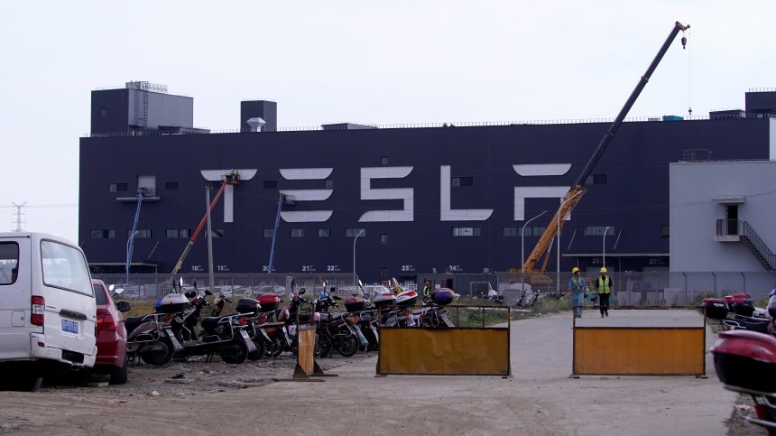 Tesla отваря голям завод в Европа