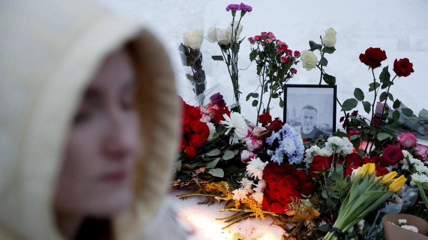 "Не се страхуваме": Арести в 20 града в Русия на опечалени за Навални