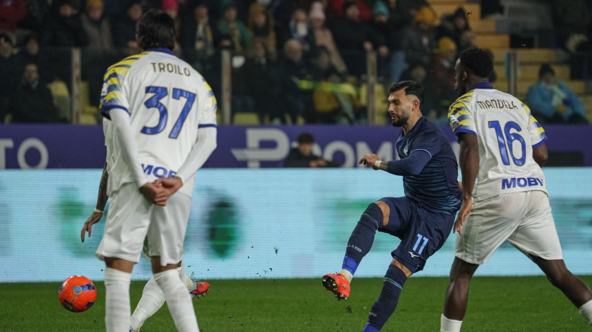 "Лацио" победи "Парма" с 1:0 въпреки червените картони