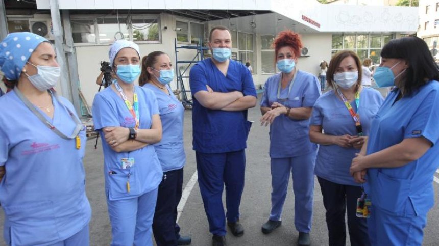 Недоволни от заплатите медици излизат на протест пред МЗ