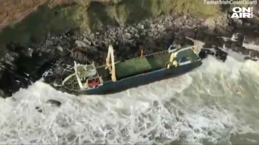 Призрачен кораб изплува край Ирландия (+Видео)