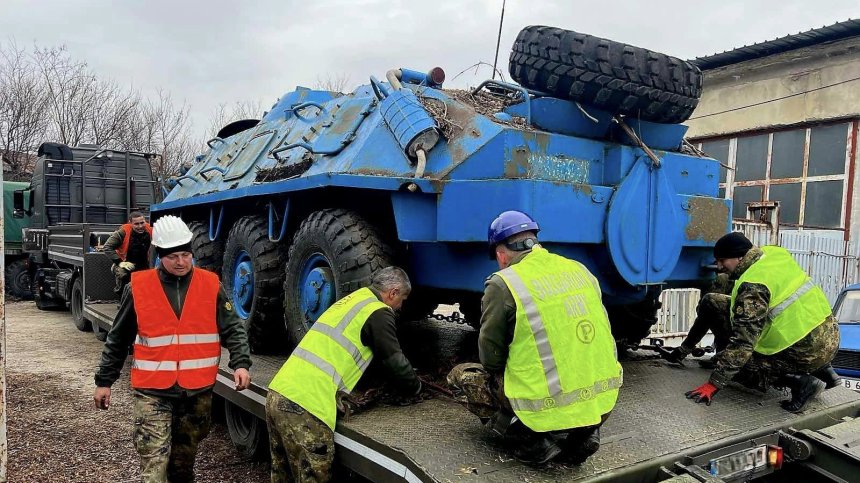 Тагарев се похвали: Българските БТР-и тръгнаха към Украйна