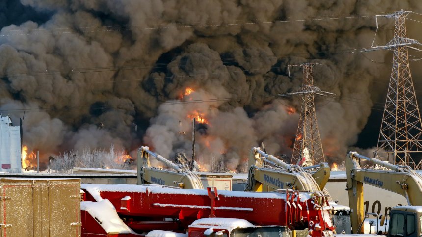 Пожар избухна в петролна рафинерия на руското Черноморие (+ВИДЕО)