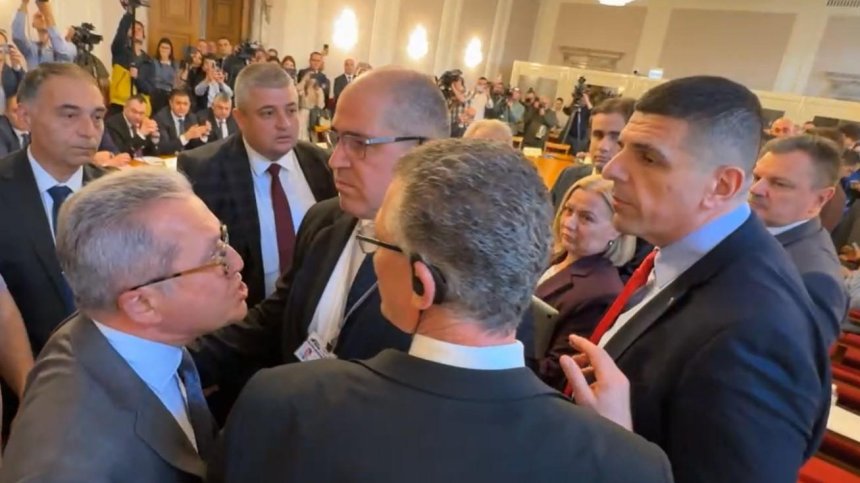 Скандал в бюджетната комисия: Депутати почти стигнаха до бой (ВИДЕО)