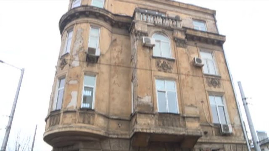Паметник на културата в центъра на София се руши. Кой носи отговорност?