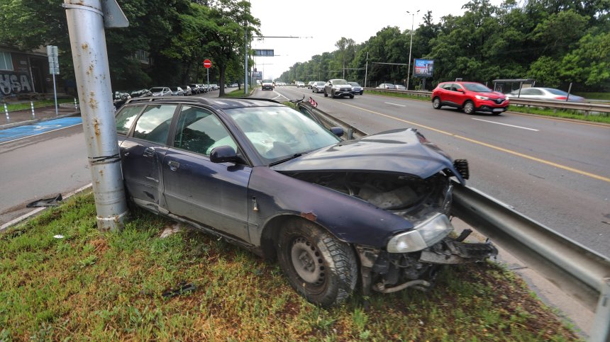 Над 12 500 посетители на сайта се произнесоха за отнемането на колите - темата ви раздели