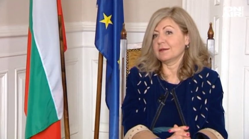 Ще остане ли кирилицата българска азбука?