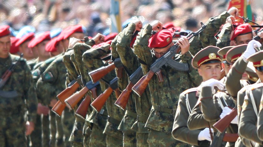 Увеличават заплатите на военните и цивилните служители в Министерството на отбраната