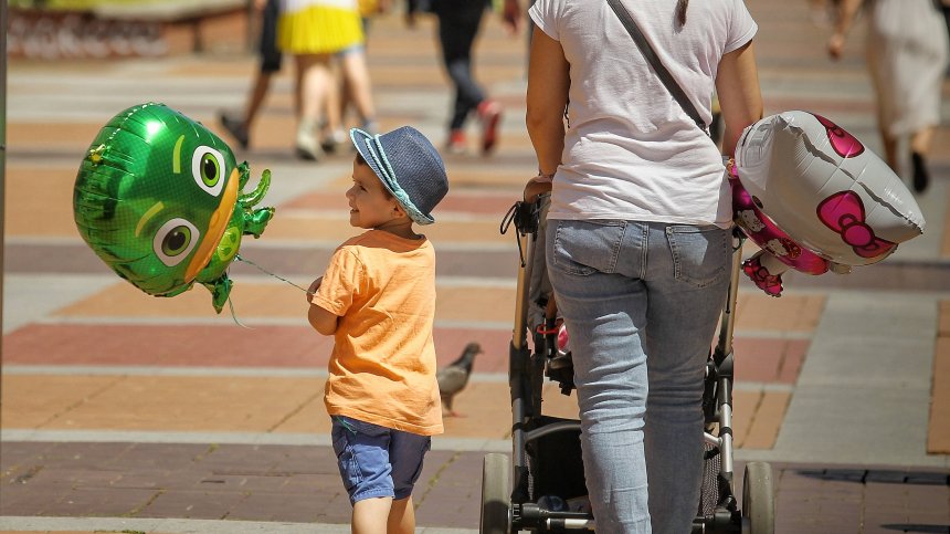 Увеличението на парите за втората година майчинство остава в плана за 2026 г.