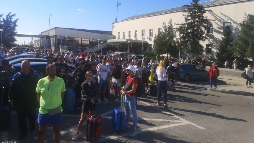 Не намериха бомба на летище София, пътниците се връщат за полетите си
