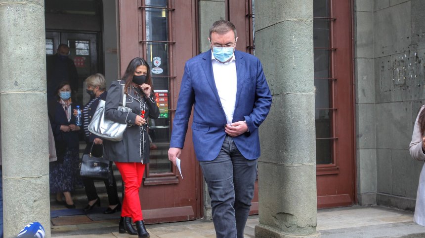 Министър Ангелов: AstraZeneca няма да бъде изтегляна изцяло