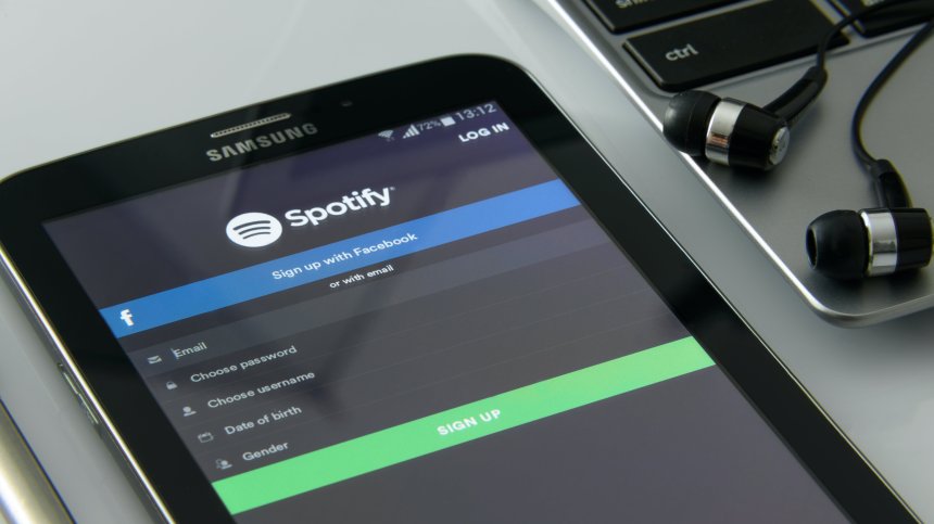 Spotify ядоса американски автори, след като скочи в аудиокнигите