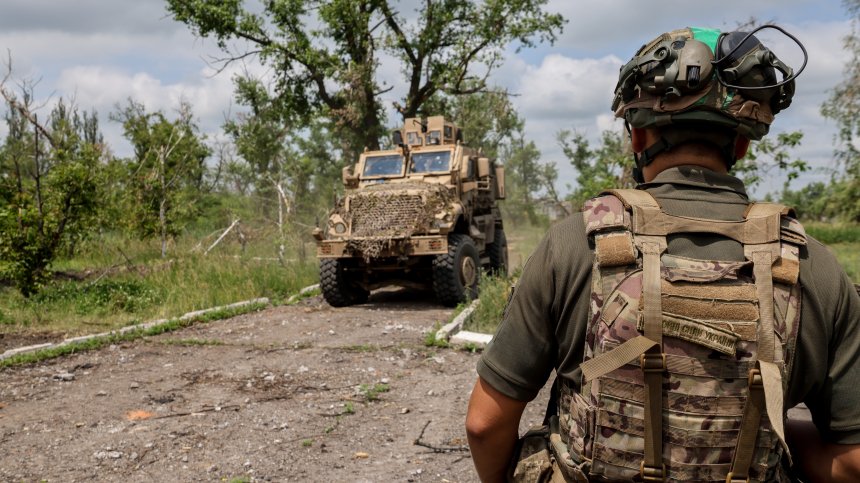 Украинските сили приближават Бахмут, атакуваха руски позиции по южния и северния фланг